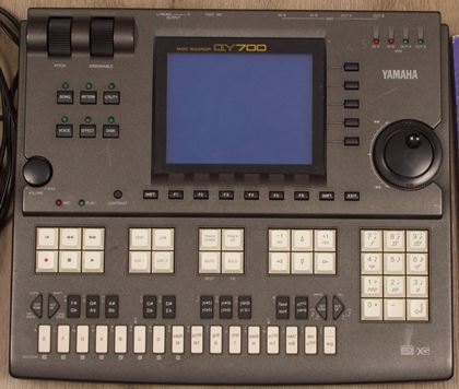 Yamaha-QY700